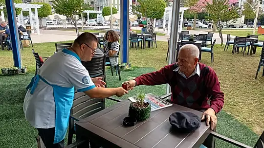 'Sen De Gel Down Cafe' misafirlerini bekliyor