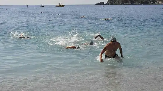 FETHİYE'DE 3. SPOR FESTİVALİ AÇIK SU YÜZME YARIŞI YAPILDI