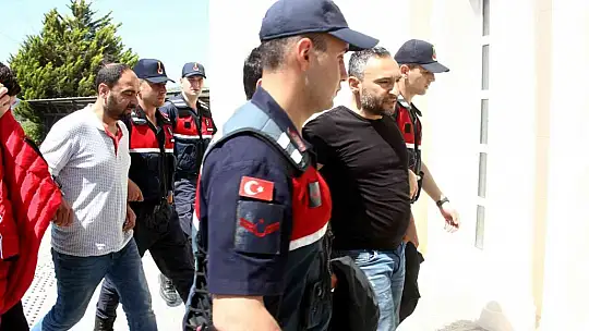 Fethiye'de göçmen kaçakçılığı iddiasıyla 2 şüpheli tutuklandı