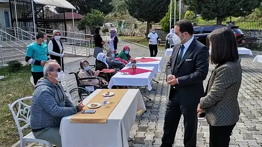 Fethiye'de Huzur Evi sakini opera seslendirdi