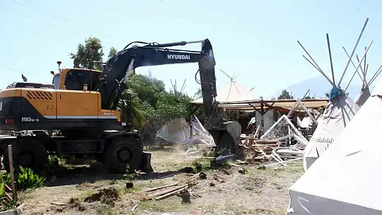 Fethiye'de imara aykırı yapıların yıkımına başlandı