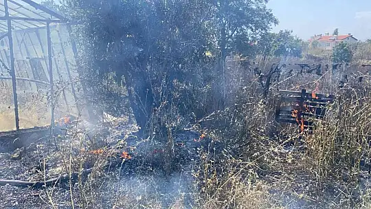 Fethiye'de otluk alanda çıkan yangın korkuttu