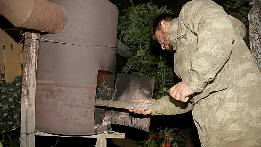 Fethiye'de sera üreticisinin sobalı don nöbeti