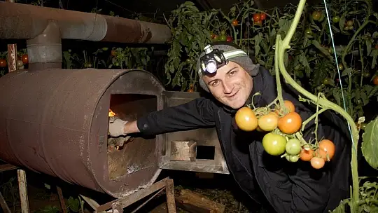 Fethiye'de sera üreticisinin sobalı don nöbeti