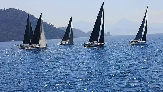 Fethiye'de tekneler Atatürk anısına yarışıyor