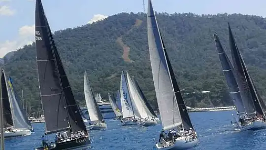 Fethiye'de tekneler Atatürk anısına yarışıyor