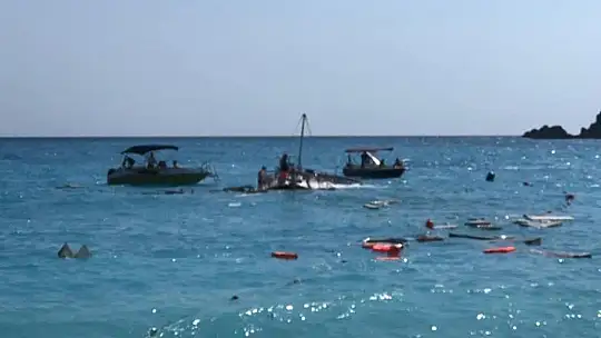 Fethiye'de tur teknesi battı, 1'i çocuk 3 yaralı