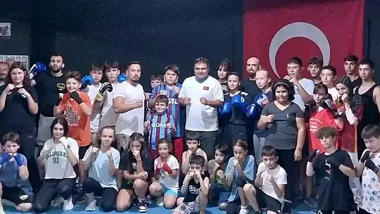 Fethiye Kaymakamı Balcı, Uluslararası Boks Şampiyonu Alcu ile antrenman yaptı