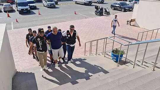 Film gibi uyuşturucu operasyonunda 4 tutuklama