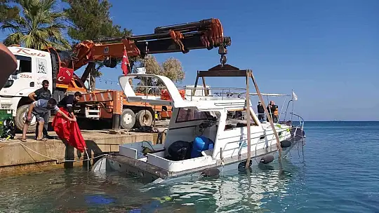 Fırtına nedeniyle batan lüks tekne 5 gün süren çalışmalar neticesinde kıyıya çekildi