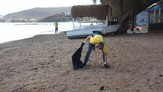 Fırtına sonrası sahil temizliği yaptılar
