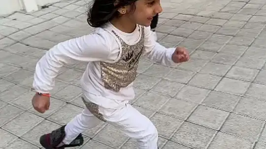 TARAFTAR SÖZÜNÜ TUTTU OYUNCAKLAR DEPREMZEDELERE ULAŞTIRILDI