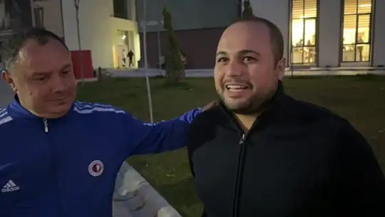 TARAFTAR SÖZÜNÜ TUTTU OYUNCAKLAR DEPREMZEDELERE ULAŞTIRILDI