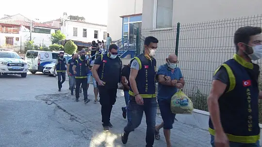 Fuhuş baronları yakalandı