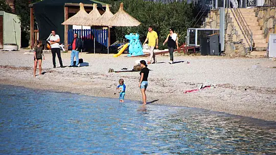 GECE KABUSU YAŞADILAR, SABAH DENİZE GİRDİLER