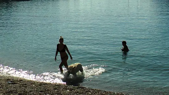 GECE KABUSU YAŞADILAR, SABAH DENİZE GİRDİLER