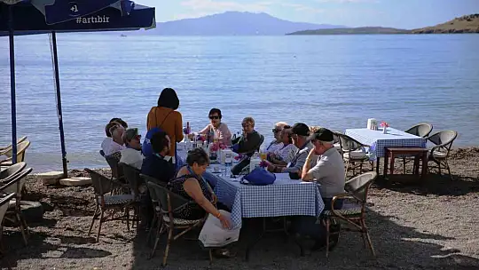 GECE KABUSU YAŞADILAR, SABAH DENİZE GİRDİLER