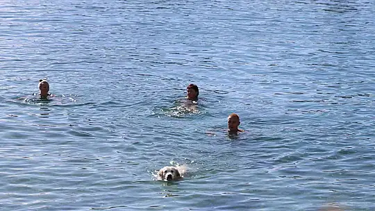 GECE KABUSU YAŞADILAR, SABAH DENİZE GİRDİLER