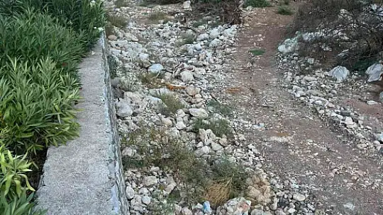 GEÇTİĞİMİZ KIŞ SELİN VURDUĞU İÇMELER MAHALLESİ SAKİNLERİ DERE YATAKLARI TEMİZLENSİN İSTİYOR