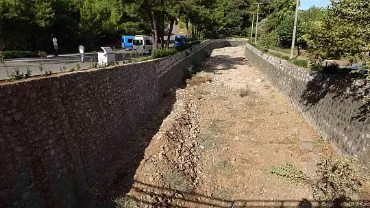 GEÇTİĞİMİZ KIŞ SELİN VURDUĞU İÇMELER MAHALLESİ SAKİNLERİ DERE YATAKLARI TEMİZLENSİN İSTİYOR