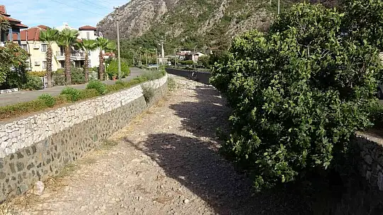 GEÇTİĞİMİZ KIŞ SELİN VURDUĞU İÇMELER MAHALLESİ SAKİNLERİ DERE YATAKLARI TEMİZLENSİN İSTİYOR