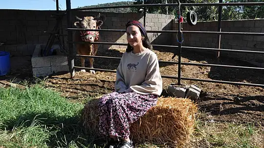 GENÇ KIZIN BOĞA SEVGİSİ ŞAŞIRTIYOR