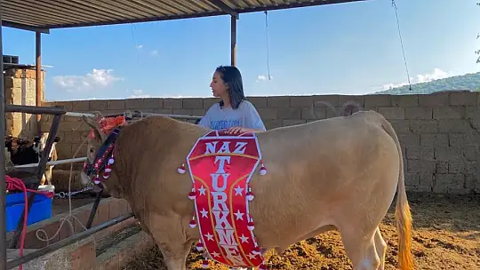 GENÇ KIZIN BOĞA SEVGİSİ ŞAŞIRTIYOR