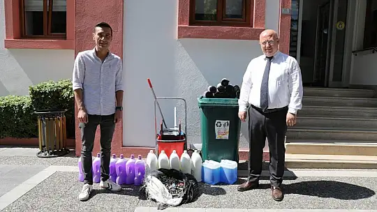 Geri dönüşüm ödülleri sahiplerini buldu