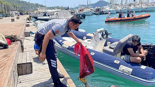 Göcek'te deniz dibi temizliği yapıldı
