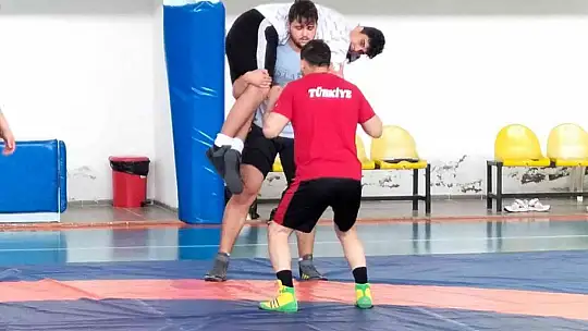 GREKOROMEN YILDIZLAR GÜREŞ MİLLİ TAKIMI'NIN KÖYCEĞİZ KAMPI SÜRÜYOR