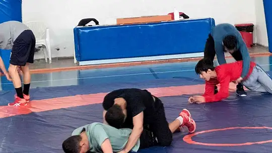 GREKOROMEN YILDIZLAR GÜREŞ MİLLİ TAKIMI'NIN KÖYCEĞİZ KAMPI SÜRÜYOR