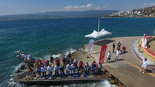 Güllük Körfezi'ne 30 bin levrek balığı yavrusu bırakıldı