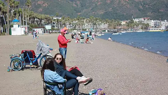 Güzel havayı gören Marmarisliler, plajları ve piknik alanlarını doldurdu