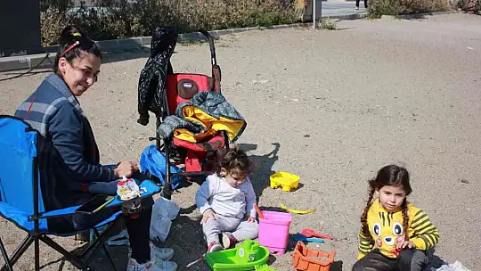 Güzel havayı gören Marmarisliler, plajları ve piknik alanlarını doldurdu
