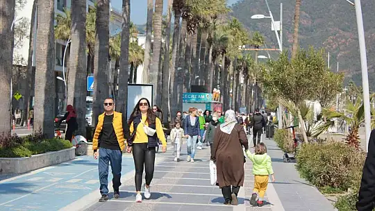 Güzel havayı gören Marmarisliler, plajları ve piknik alanlarını doldurdu