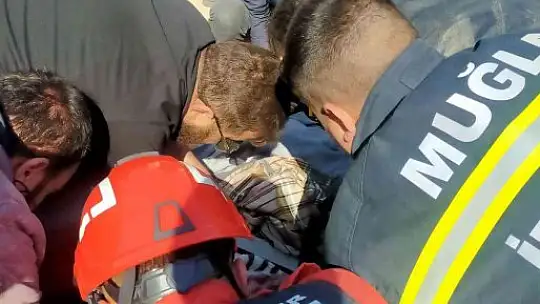 Hafriyat kamyonu uçuruma yuvarlandı