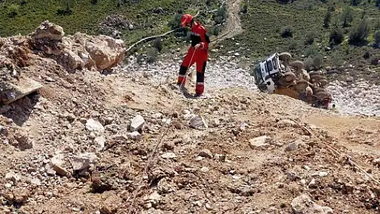 Hafriyat kamyonu uçuruma yuvarlandı