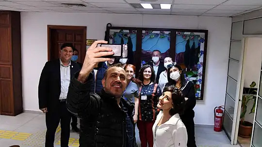 Ünlü sanatçılardan Karaca'ya ziyaret