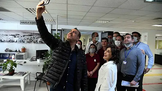 Ünlü sanatçılardan Karaca'ya ziyaret