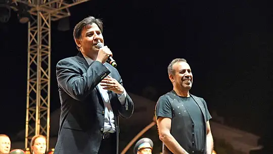 Haluk Levent ve Kızılordu Korosu, Fethiye'de Cumhuriyet marşlarını seslendirdi