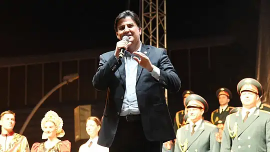 Haluk Levent ve Kızılordu Korosu, Fethiye'de Cumhuriyet marşlarını seslendirdi