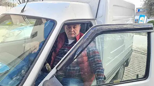 Hasta adamı gidip gelip dövdü