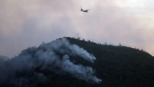 Hava araçlarının yüzlerce sortisine karşılık rüzgarın yön değiştirmesi alevleri artırdı
