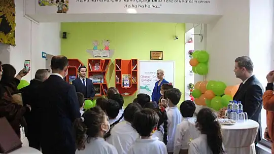 Hayırsever vatandaştan Atatürk İlkokulu'na kütüphane desteği