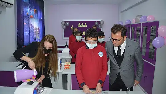 Hayırseverler okula anasınıfı ve fen laboratuvarı yaptırdı