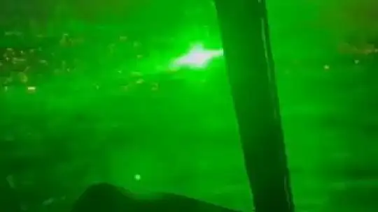 Helikopterine lazer tutulan pilot: