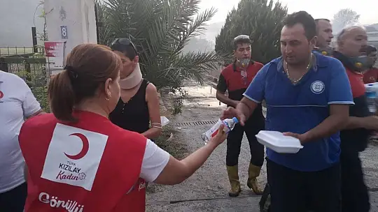 Her gün yaklaşık 4 bin kişilik yemek üretiyorlar