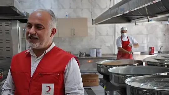 Her gün yaklaşık 4 bin kişilik yemek üretiyorlar