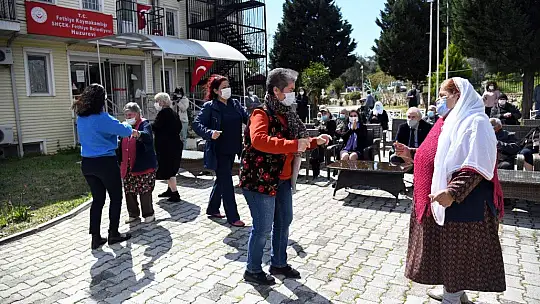 Huzurevi sakinleri Kent Orkestrası ile moral buldu