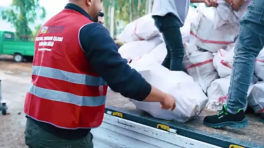 BELEDİYEDEN VATANDAŞA ODUN VE SOBA DESTEĞİ 